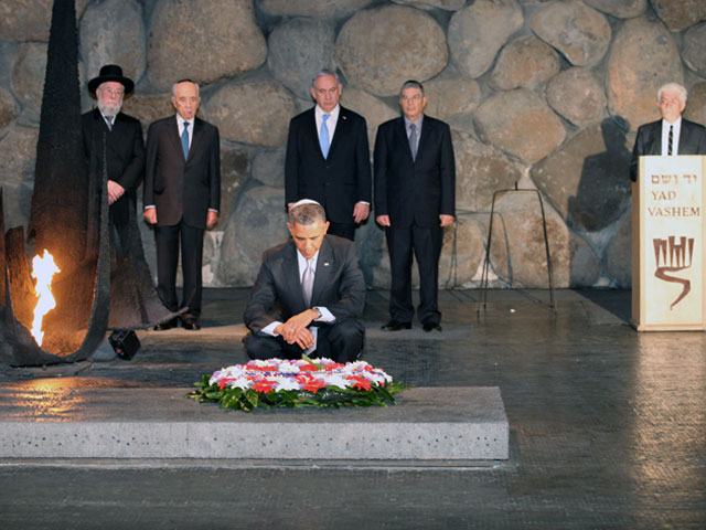 President Barack Obama laying a wreath in the Hall of Remembrance